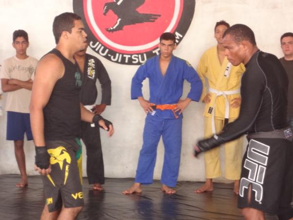 Lutador de MMA, Massaranduba, participa de semin&aacute;rio em Floriano.(Imagem:FlorianoNews)