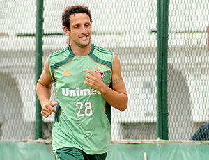 Louco para estrear, Belletti chega ao Flu e já vai para o campo