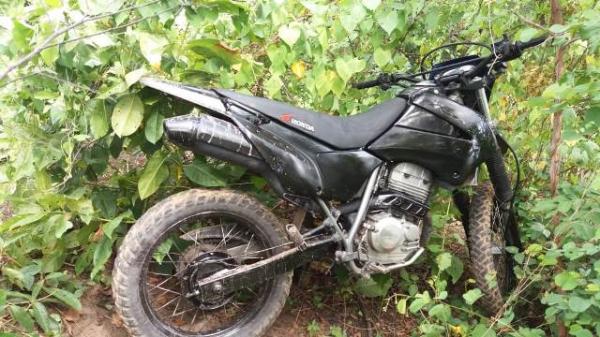 Motocicleta roubada é recuperada no bairro Bom Lugar