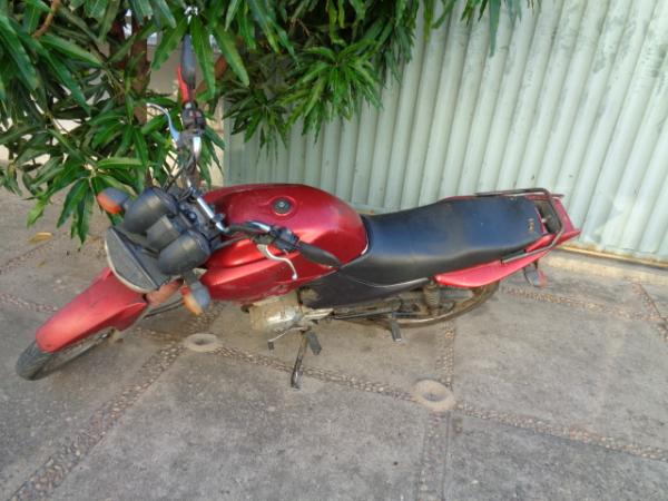 Menor &eacute; apreendido com motocicleta roubada em Floriano.(Imagem:FlorianoNews)