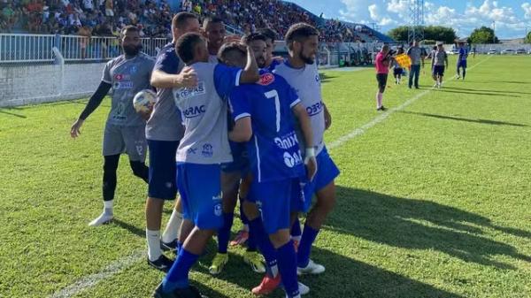 Oeirense x Picos - 2&ordf; fase do Campeonato Piauiense - Oeirense comemora gol.(Imagem:Thiago Reis / A.A.Oeirense)
