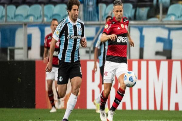 Fla "esquece" tropeço no Brasileiro e embarca confiante para a Libertadores