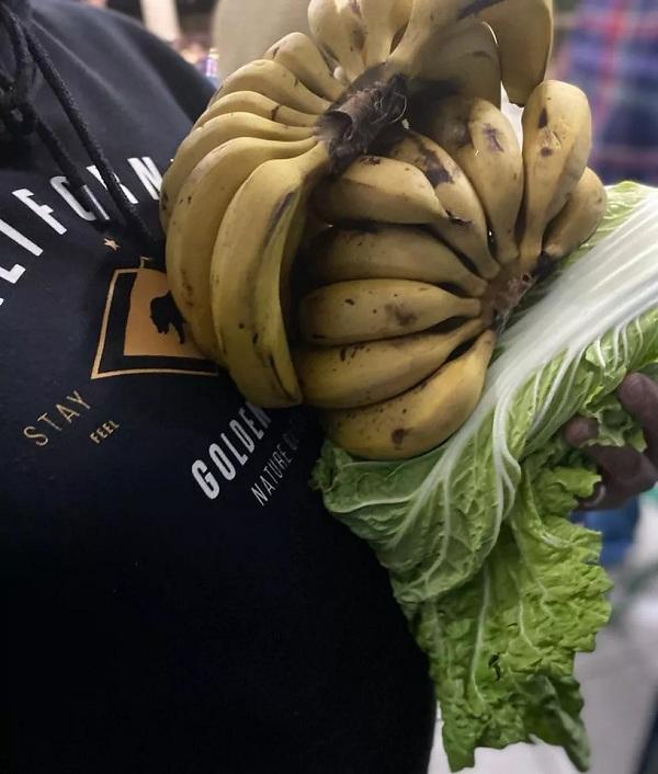  Fam&iacute;lias v&atilde;o &agrave;s escolas buscar ajuda para comer.(Imagem:Arquivo pessoal )