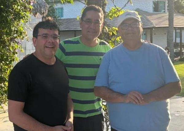 Rafael Fonteles se encontra com Flávio Dino durante recesso no litoral do Piauí