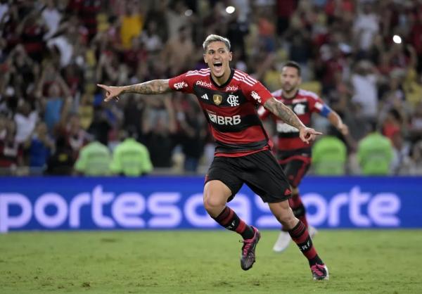 Grande atuação de Pedro em vitória do Flamengo sobre o Vasco reforça bons números da temporada