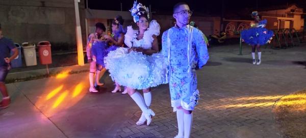 Caravana ?Arrai&aacute; da Princesa? se apresentou na noite desta sexta (30) em bairros de Floriano(Imagem:FlorianoNews)