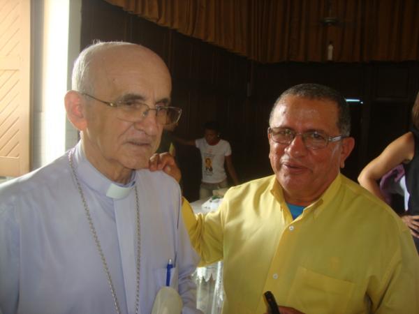Com Dom Augusto Rocha que conduziu a celebra&ccedil;&atilde;o(Imagem:reda&ccedil;&atilde;o)