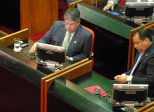 Deputado Estadual Gustavo Neiva e o presidente da ALEPI Themist&oacute;cles Filho abrem a 18&ordf; Legislatura.(Imagem:Assessoria de Imprensa)