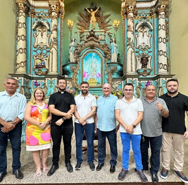 Secret&aacute;rio da Cultura assina ordem de servi&ccedil;o para reforma da Igreja de Nossa Senhora da Gra&ccedil;a, em Parna&iacute;ba(Imagem:Divulga&ccedil;&atilde;o)