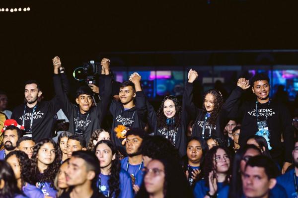 Rafael Fonteles abre o Seduckathon 2025, que levar&aacute; 130 alunos da rede estadual &agrave; interc&acirc;mbios de tecnologia(Imagem: Gabriel Paulino)