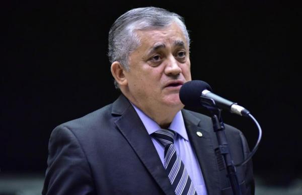 Primeira tarefa do governo em 2024 será regulamentar a reforma tributária, diz líder