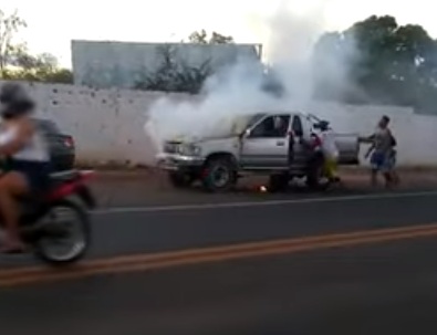 Princípio de incêndio em veículo é registrado em Floriano