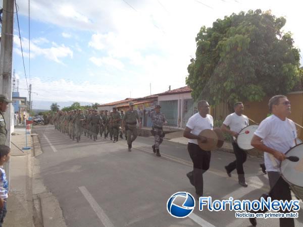 3&ordm; BPM realiza solenidade de entrega de uniformes dos alunos do CFSd 2015.(Imagem:FlorianoNews)