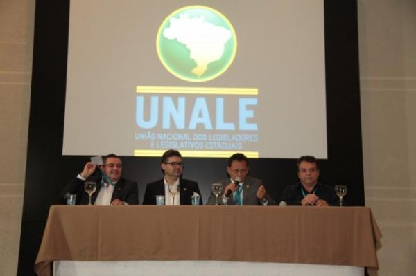 Luciano Nunes é aclamado presidente da Unale