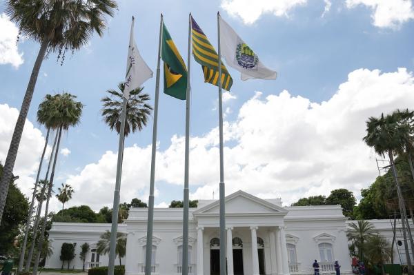 Órgãos públicos estaduais serão obrigados a hastear bandeiras do Brasil e do Piauí nas fachadas