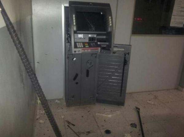Dupla usa escopetas e dinamite para explodir agência do Bradesco no PI