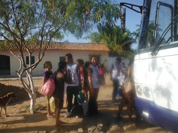 Romeiros baronenses viajam com destino ao Canind&eacute;.(Imagem:FlorianoNews)