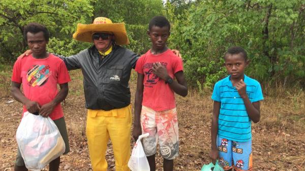 Projeto Amarelinho realiza doa&ccedil;&atilde;o de roupas e alimentos a moradores da zona rural de Floriano(Imagem:FlorianoNews)