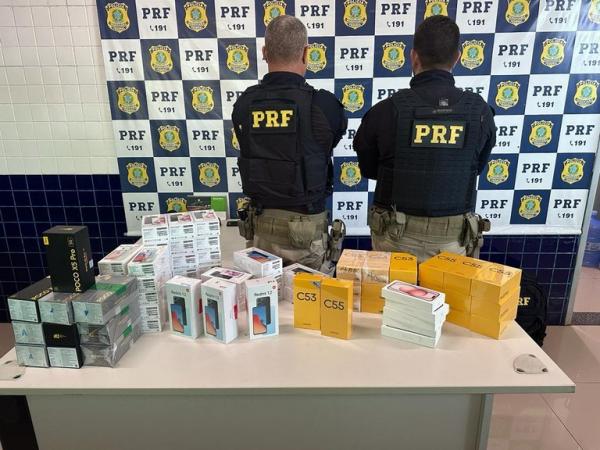 PRF apreende carga ilegal de celulares avaliada em mais de R$ 114 mil, em Floriano