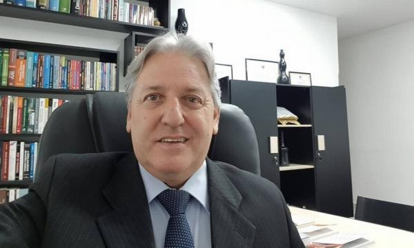 Advogado amigo de Wassef operacionalizou estadia de Queiroz em Atibaia