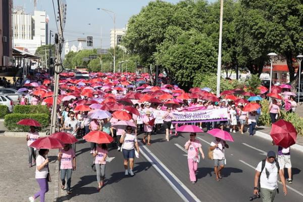 Caminhada do Outubro Rosa reúne mais de 5 mil pessoas em Teresina
