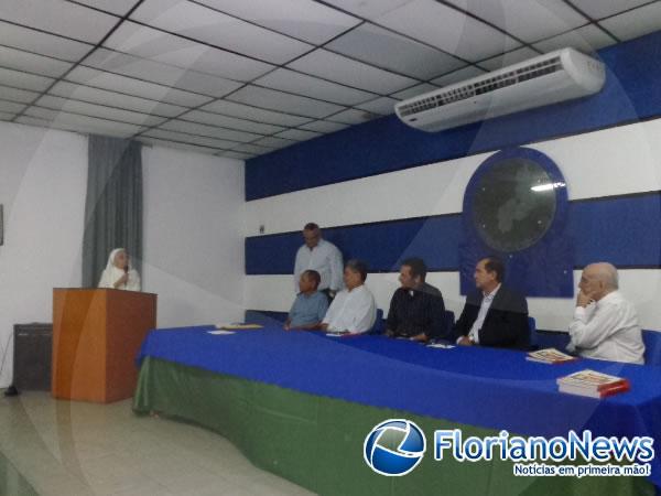 Funda&ccedil;&atilde;o Floriano Clube lan&ccedil;ou terceira edi&ccedil;&atilde;o da Cole&ccedil;&atilde;o Florianenses.(Imagem:FlorianoNews)