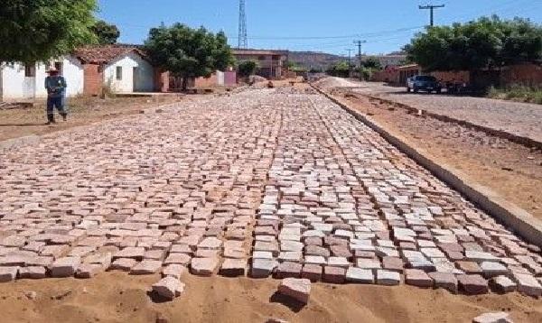 Governo do Estado já pavimentou mais de 190 mil m² de ruas em paralelepípedo neste ano