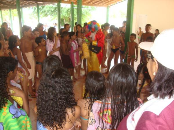J&aacute; vestido de Palha&ccedil;o Carrapeta, passou no Clube dos Professores para a festa das crian&ccedil;as da Escola 1&ordm; de Maio(Imagem:reda&ccedil;&atilde;o)