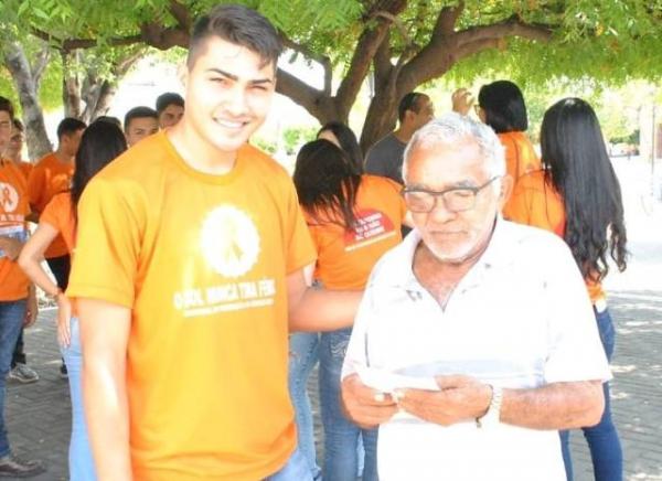 Acad&ecirc;micos da FAESF realizam campanha de prote&ccedil;&atilde;o contra o c&acirc;ncer de pele.(Imagem:FAESF )