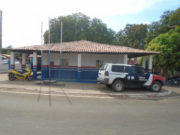 Dupla se finge de cliente e rouba loja de departamentos em Barão de Grajaú