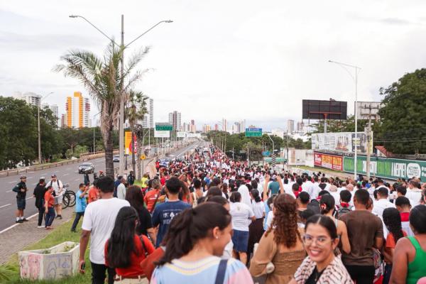 No Domingo de Páscoa, Joel e Ciro participam de procissão no meio da multidão no Centro de Teresina(Imagem:Ascom)