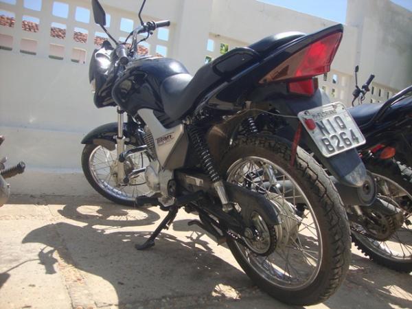 Polícia Militar recupera moto roubada em Floriano