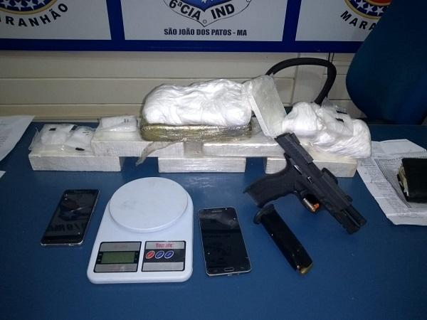 Florianense é detido em barreira policial com drogas e arma pertencente a PM do Piauí