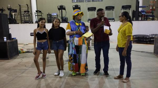 2&ordm; lugar: Grupo Bond da Dorinha, da Escola Municipal Dorinha Carvalho.(Imagem:FlorianoNews)