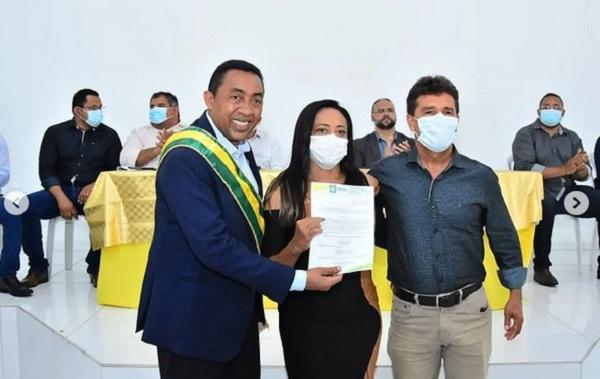 Vereadores acompanham posse de 31 novos servidores municipais de Floriano.(Imagem:Reprodu&ccedil;&atilde;o/Instagram)