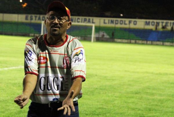 Catita, t&eacute;cnico do Cai&ccedil;ara, quer que equipe conquiste primeiro ponto na competi&ccedil;&atilde;o.(Imagem:Renan Morais)