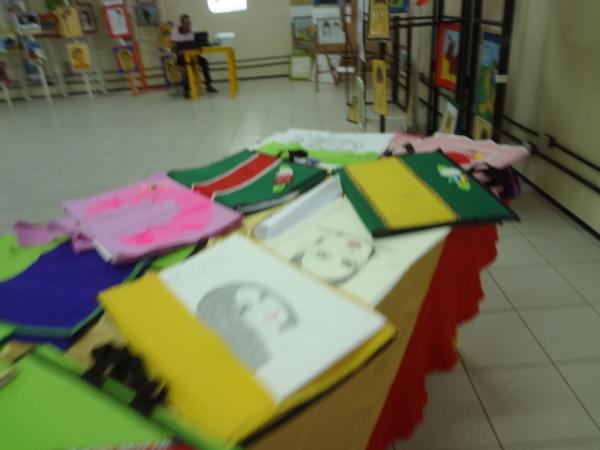 Acad&ecirc;micos do PARFOR realizam a I Expoarte da UFPI em Floriano(Imagem:FlorianoNews)