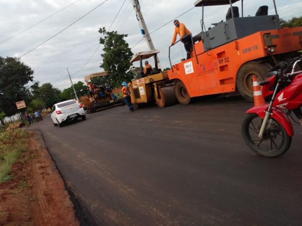 Prefeito Joel Rodrigues visita obra de asfaltamento que d&aacute; acesso ao bairro Nossa Senhora da Guia(Imagem:FlorianoNews)