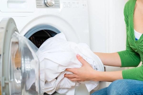 Saiba como lavar seu edredom para não passar frio no inverno