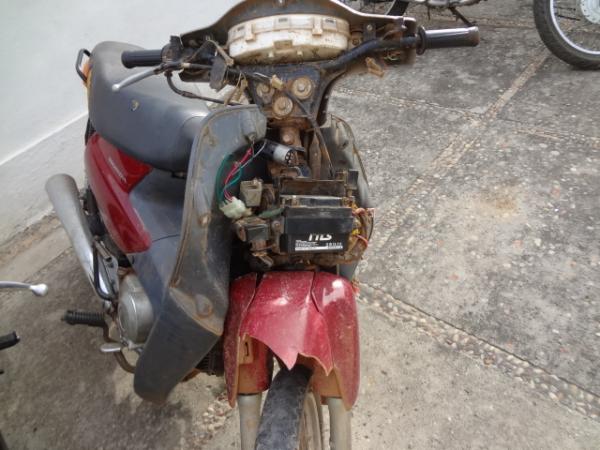 Pol&iacute;cia Militar faz apreens&atilde;o de duas motocicletas em Floriano.(Imagem:FlorianoNews)