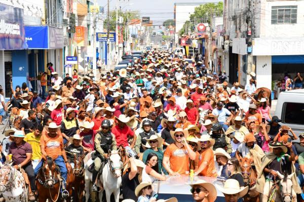  Poder Legislativo de Floriano participa da edi&ccedil;&atilde;o 2025 da Festa do Vaqueiro(Imagem:CMF)