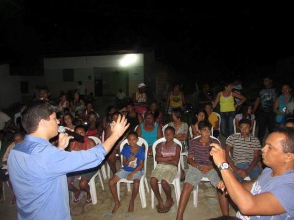 En&eacute;as Maia faz primeira grande caminhada em Floriano.(Imagem:Jaquelina Nascimento)