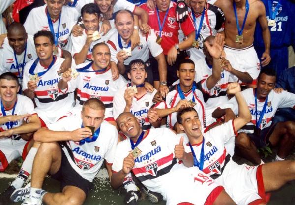 S&atilde;o Paulo tinha Kak&aacute; e era o atual campe&atilde;o do Rio-S&atilde;o Paulo em 2001.(Imagem:Rubens Chiri / saopaulofc.net)