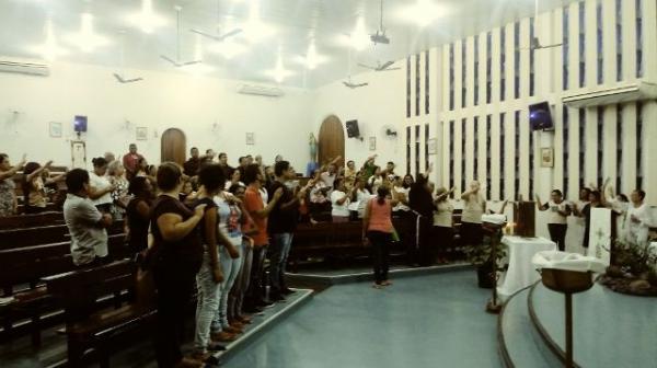 Relíquias de São Francisco de Assis são recebidas com festa por devotos em Floriano