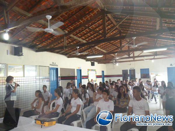 Alunos da rede estadual voltam &agrave;s aulas em Floriano.(Imagem:FlorianoNews)