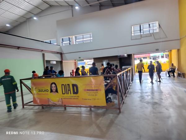 Floriano realiza ação no Mercado Público no Dia D de Luta contra as Hepatites