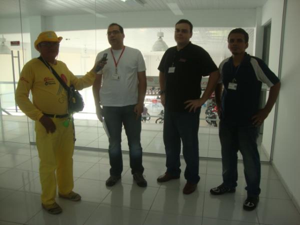 VISITA DA EQUIPE DE ENGENHEIROS DA HONDA(Imagem:REDA&Ccedil;AO)