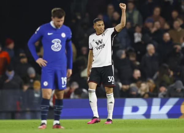 Carlos Vin&iacute;cius comemora gol em Fulham x Chelsea pela Premier League.(Imagem:Action Images via Reuters/Peter Cziborra)