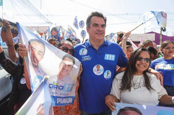 Joel faz caminhada ao lado de Ciro, exp&otilde;e dist&acirc;ncia entre ?estat&iacute;sticas? e realidade e diz que pretende contratar mais 5 mil novos policiais*(Imagem:Ascom)
