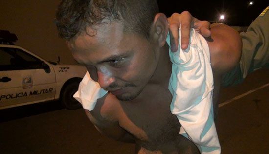 Homem agride mãe, irmã e irmão deficiente